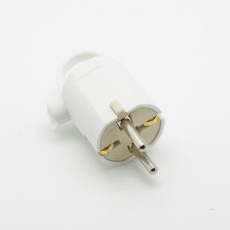 Stecher ceramic 16A 250V, detaliu pini metalici si contact impamantare cu finisaj alama