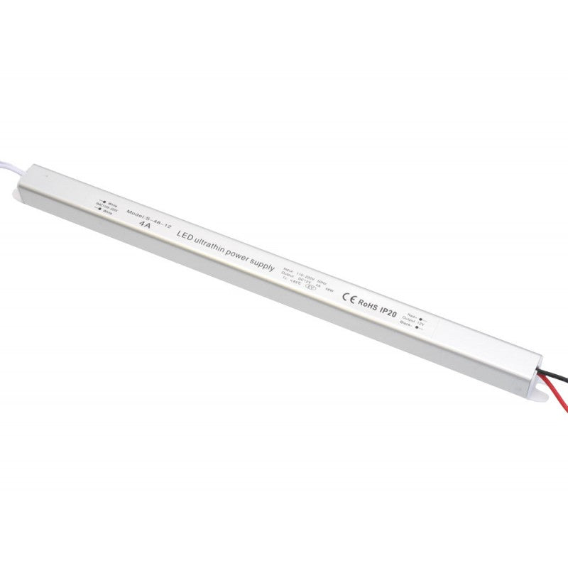 Sursa alimentare slim 12V 4A vedere laterala, eticheta cu specificatii tehnice si certificare CE RoHS