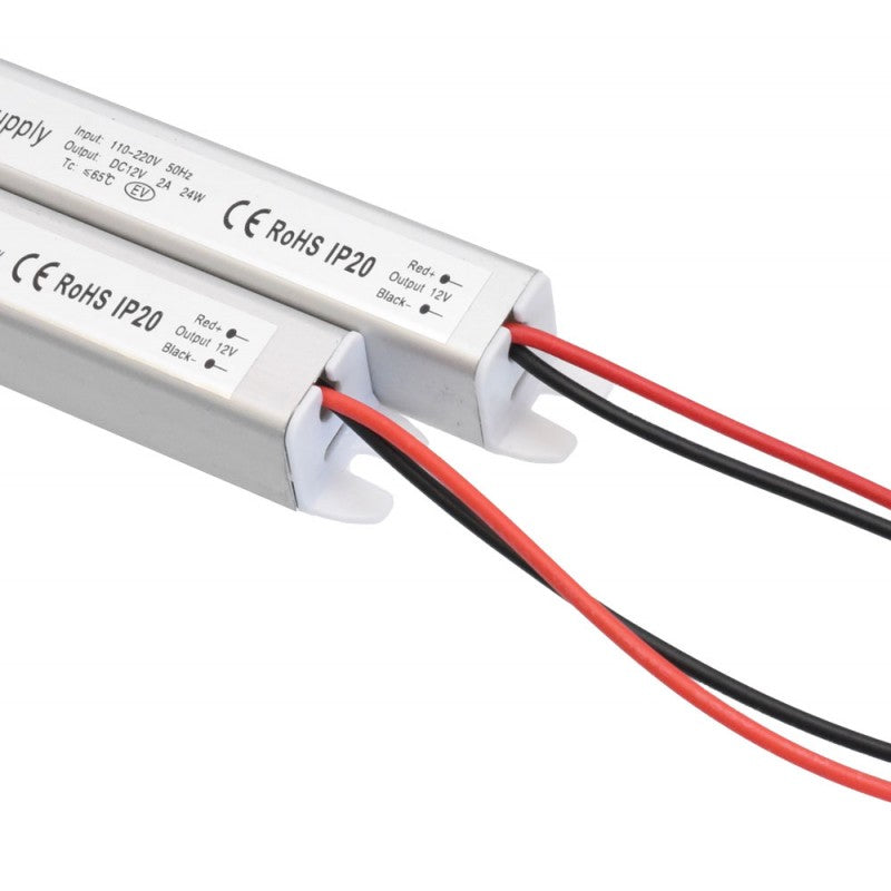 Sursa alimentare slim IP20, detaliu cabluri de iesire rosii si negre, iesire 12V DC