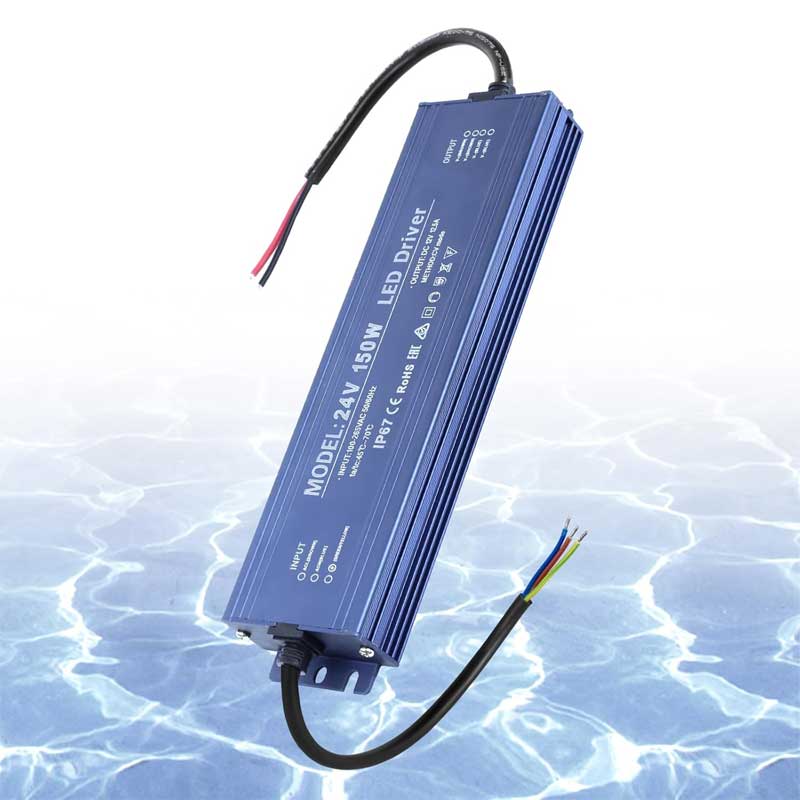 Driver LED 24V 150W IP67 in mediu acvatic, evidentiind rezistenta la apa a carcasei