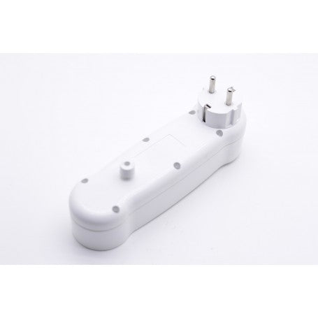 Triplu stecher Schuko, vedere spate cu stift de conectare la priza standard