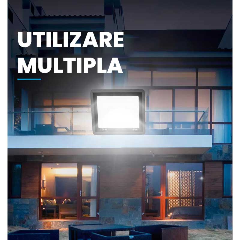 Proiector LED IP66 montat pe fatada unei cladiri, iluminare exterioara puternica pe timp de noapte