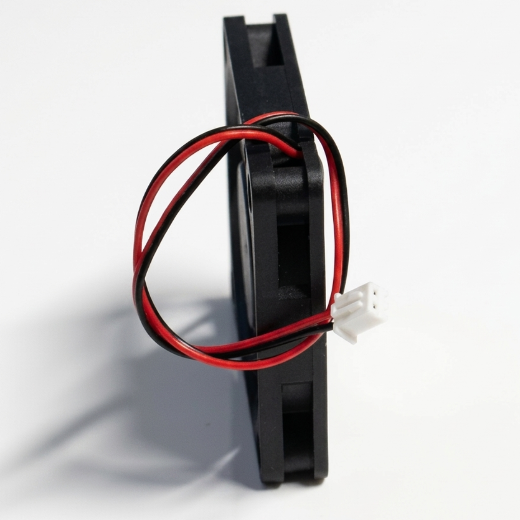 Ventilator DC cooler compact profil subtire 12 mm, detaliu cablu si conector cu 2 pini