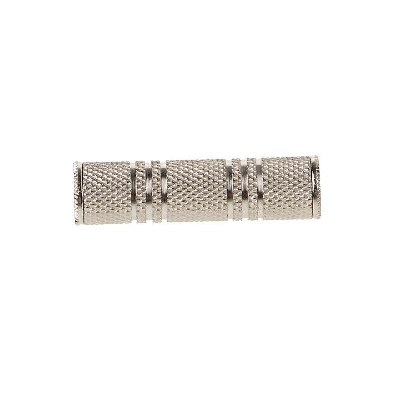 Conector jack 3,5 mm mama-mama din metal, suprafata randalinata, vedere frontala