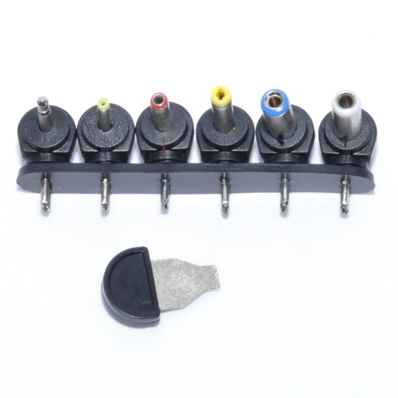 Set 6 mufe DC interschimbabile cu dimensiuni diferite incluse la alimentatorul reglabil 3-12V