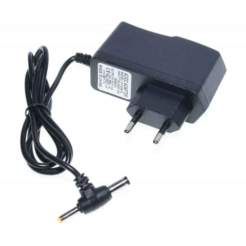 Alimentator AC/DC compact cu eticheta tehnica vizibila, intrare 100-240V