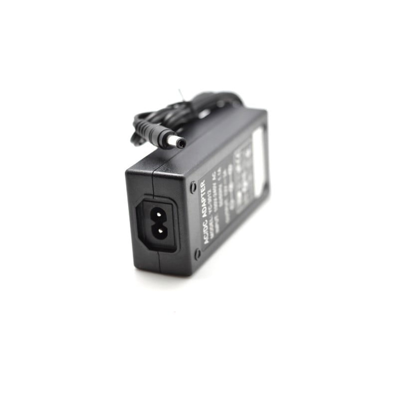 Alimentator stabilizat 12V 8A 96W pentru benzi LED, intrare 220V, mufa DC si conector IEC incluse