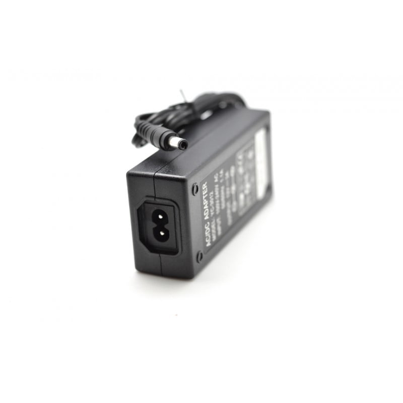 Alimentator stabilizat 220V-24V 3A pentru benzi LED, 72W putere maxima, conector DC si intrare IEC