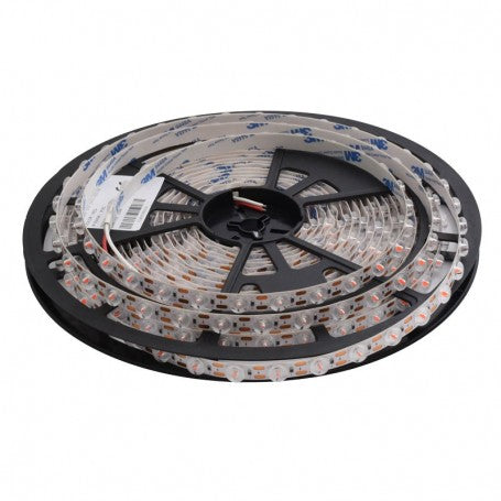 Rola banda LED 2835 cu lupa 24V, 480 LED-uri, vedere de sus pe suport negru