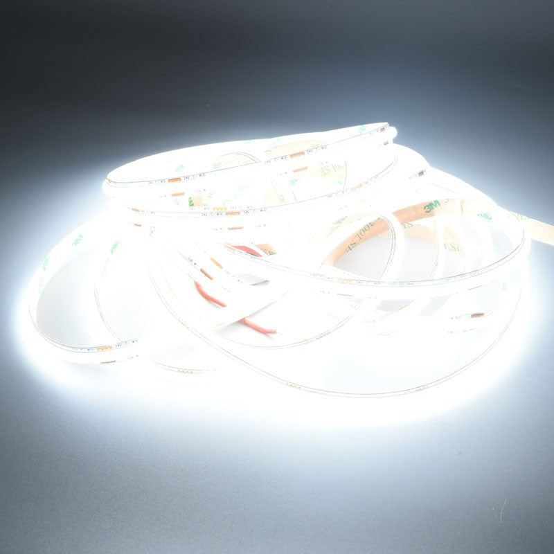 Banda COB LED 560D/m desfasurata, lumina alba rece uniforma, adeziv 3M pe verso
