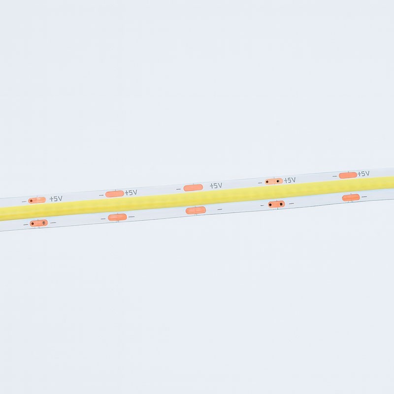Detaliu banda LED COB 5V, suprafata continua fara puncte vizibile, marcaje taiere
