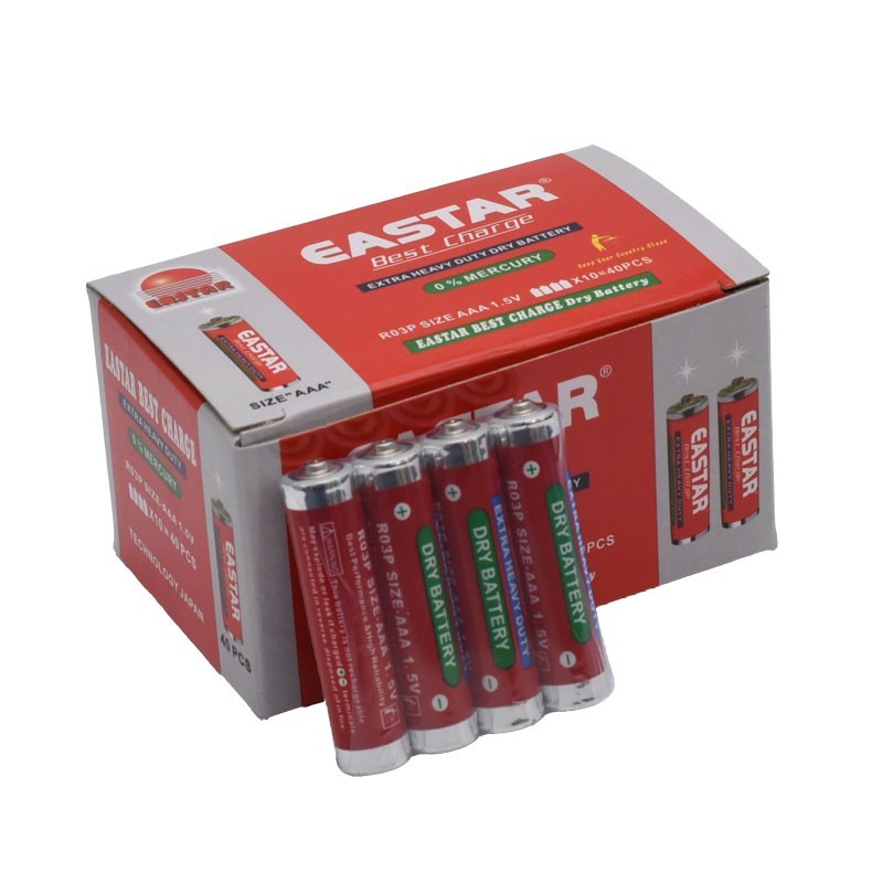 Baterii AAA 1.5V zinc-carbon in cutie de 40 buc, vedere laterala cu baterii individuale asezate in fata