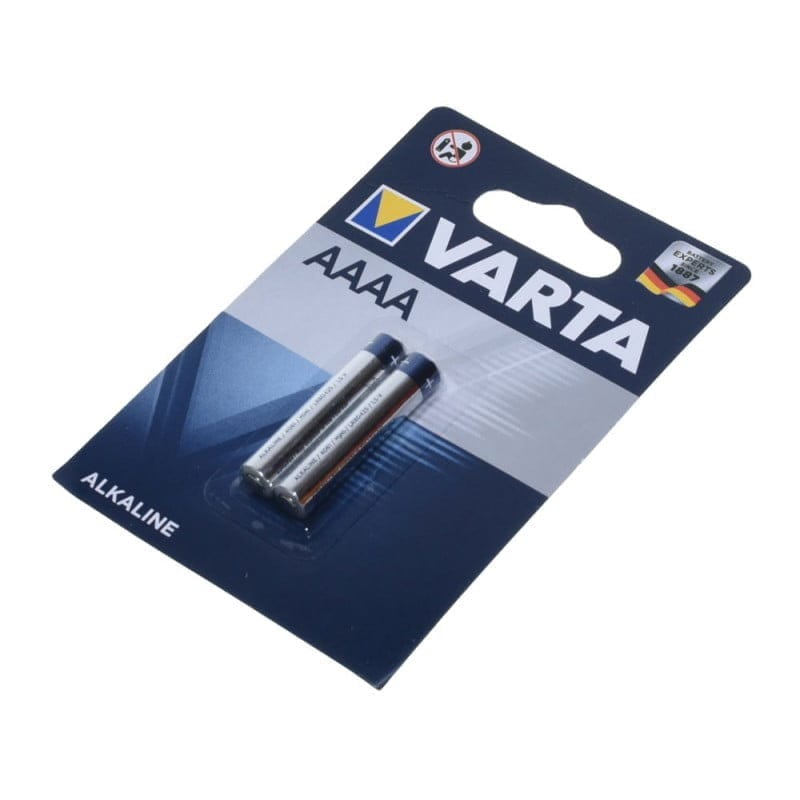 Baterii alcaline AAAA 1,5V detaliu spate blister, inscriptii tehnice vizibile pe baterii