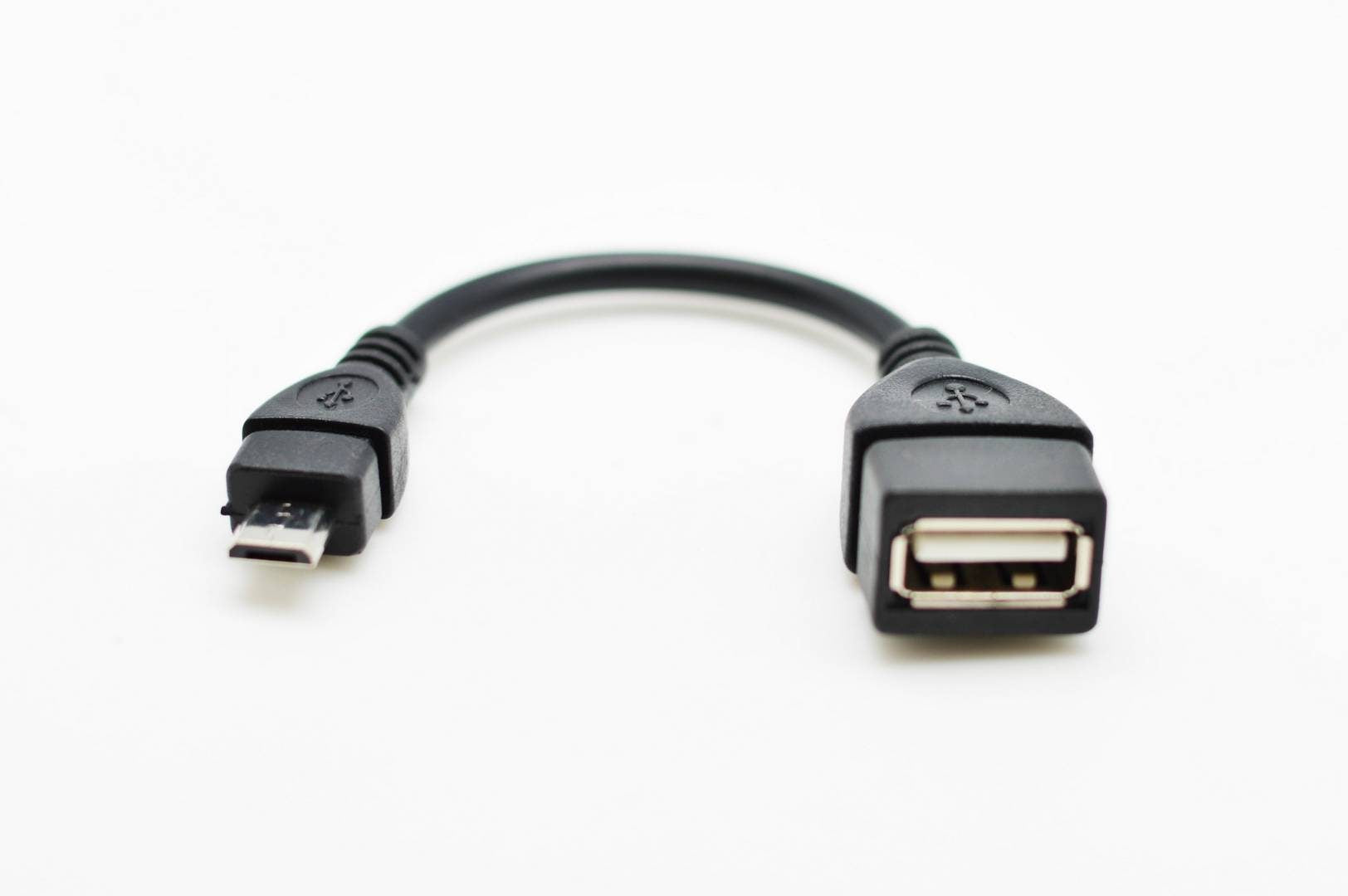 Cablu OTG Micro USB compact, conectori vizibili in detaliu, mufa USB-A mama si Micro USB tata