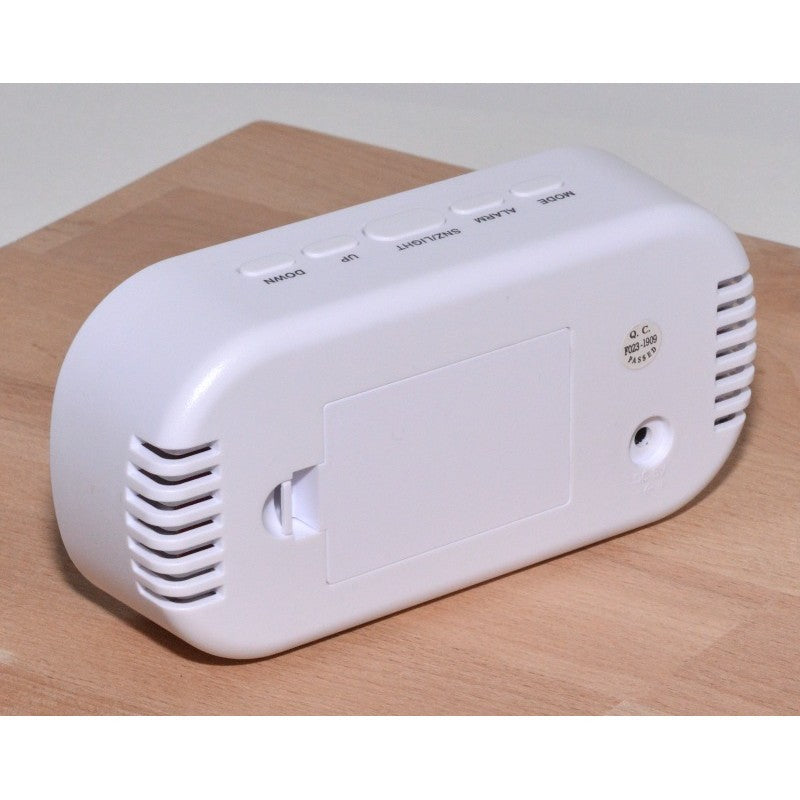 Spatele ceasului digital oglinda cu butoane de setare mod, alarma si luminozitate
