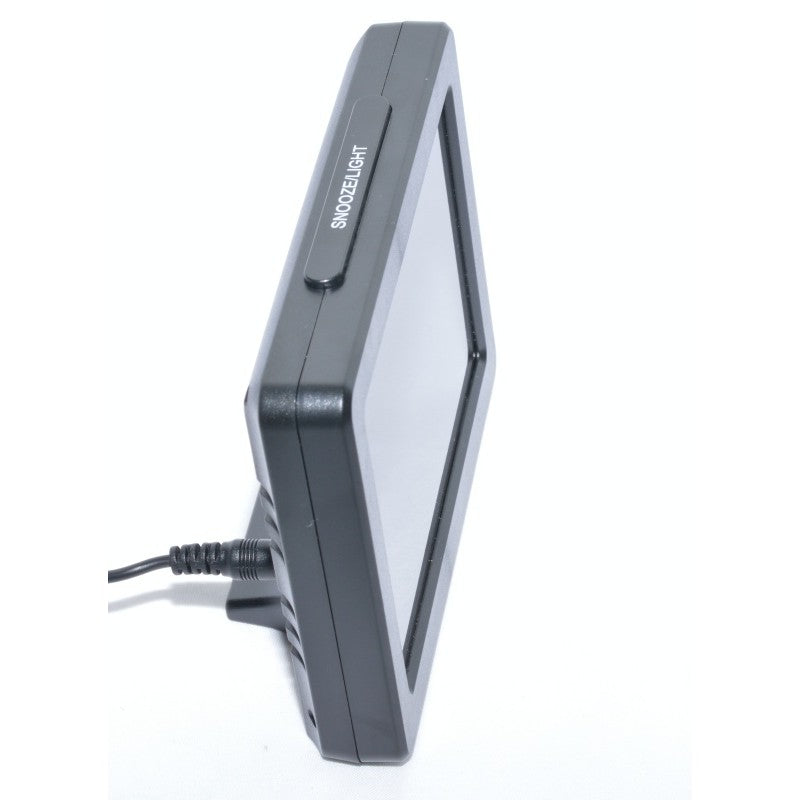 Ceas digital LCD vedere laterala, suport inclinat si conector cablu USB vizibile