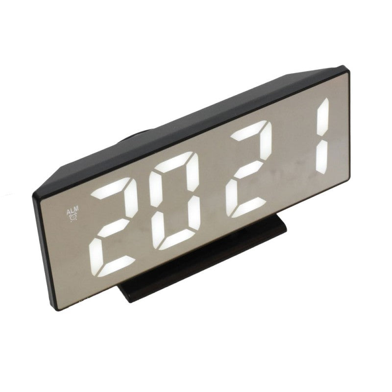 Ceas digital LED oglinda cu suprafata reflectorizanta si cifre albe luminoase, unghi lateral