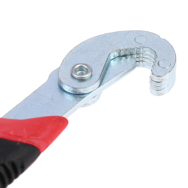 Cheie universala reglabila 9-32mm, detaliu mecanism articulat si falci zimtate pentru prindere sigura
