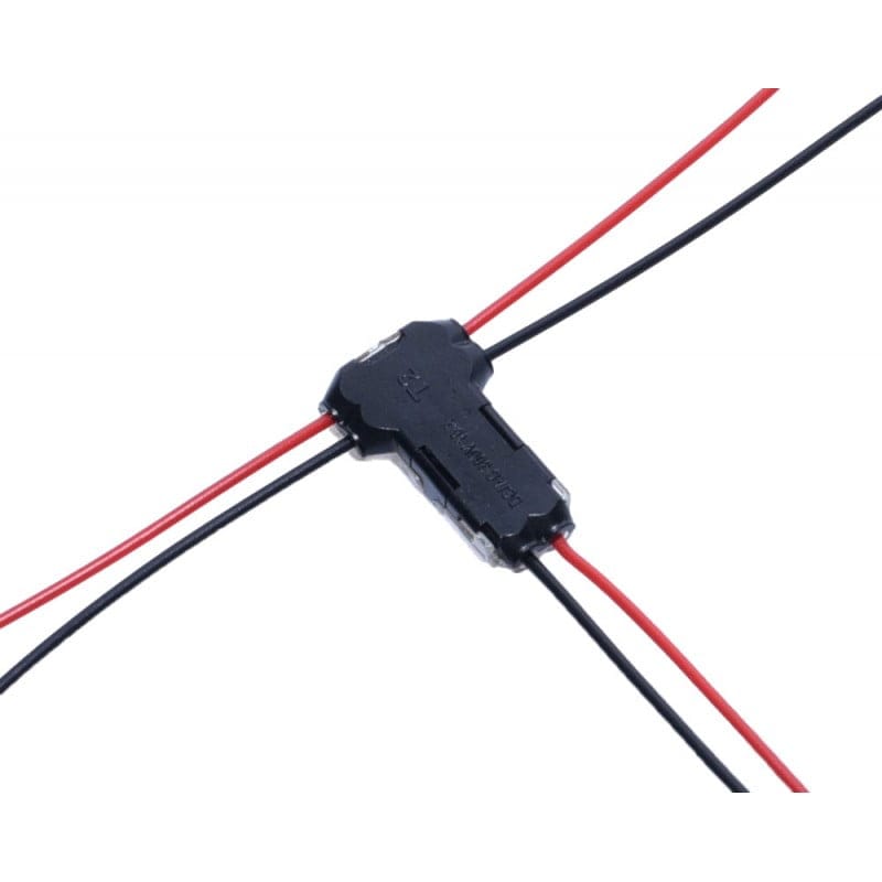 Conector T2 montat pe fire rosii si negre in cruce, vedere instalare practica