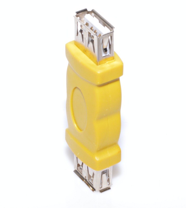 Adaptor USB mama-mama vazut din lateral, profil compact, contacte metalice vizibile