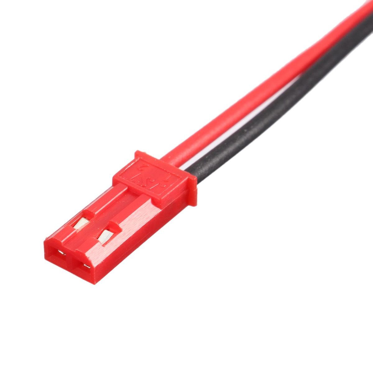 Detaliu conector JST tata, carcasa rosie cu contacte incastrate, fir bicolor rosu-negru