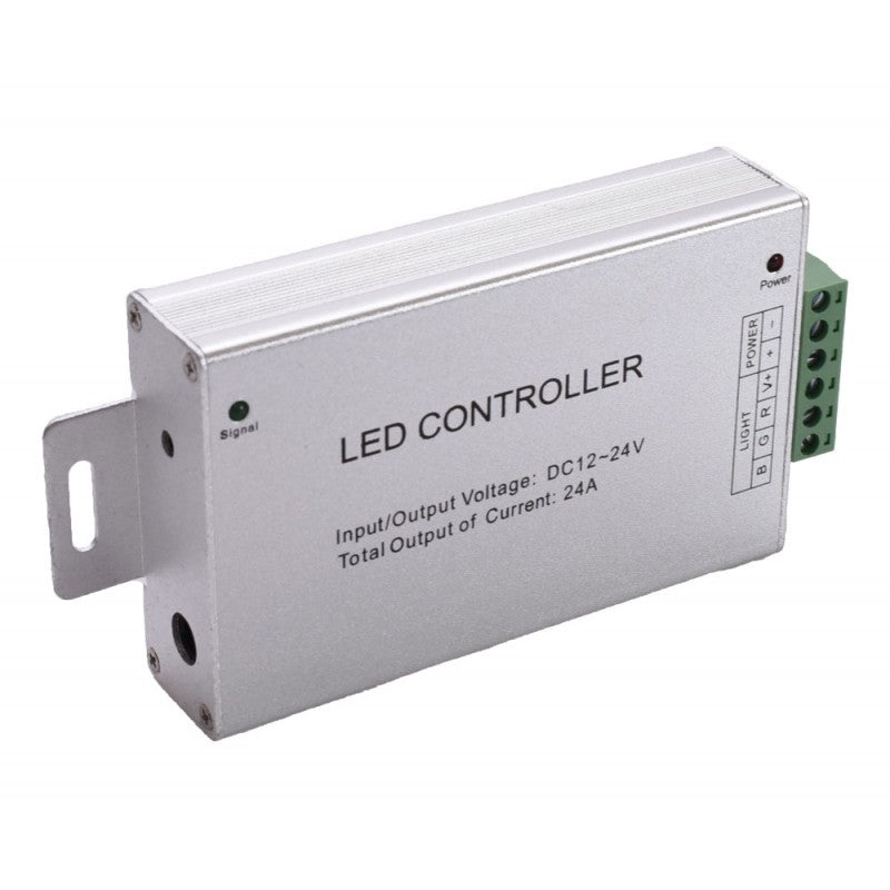 Controller RGB 24A carcasa aluminiu, vedere frontala cu borne de conectare si indicator semnal