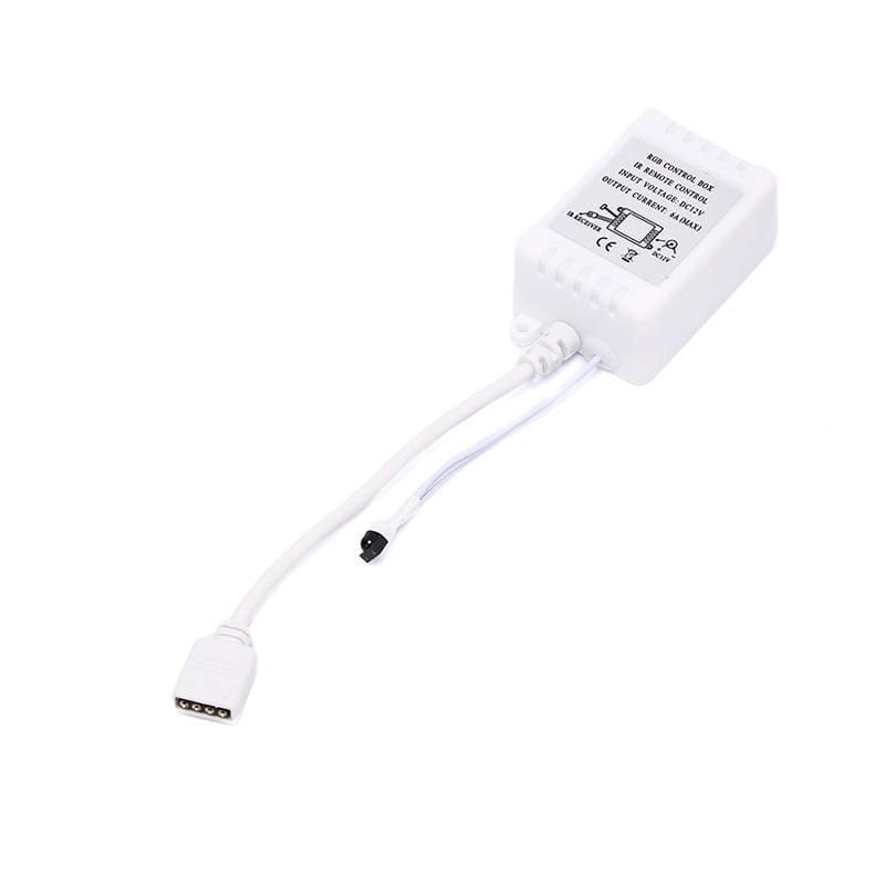 Controller RGB 12V detaliu conector 4 pini si receptor IR integrat