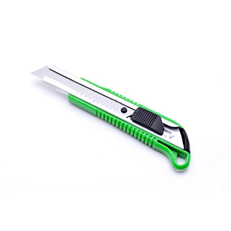 Cutter cu lama 18mm, corp plastic dur verde si suport culisant cromat, cu sistem de blocare cu arc