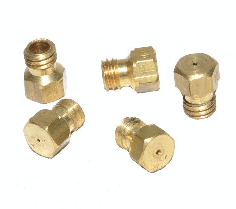 Set duze aragaz alama 1,20 mm, filet M8, aranjate pe fond alb