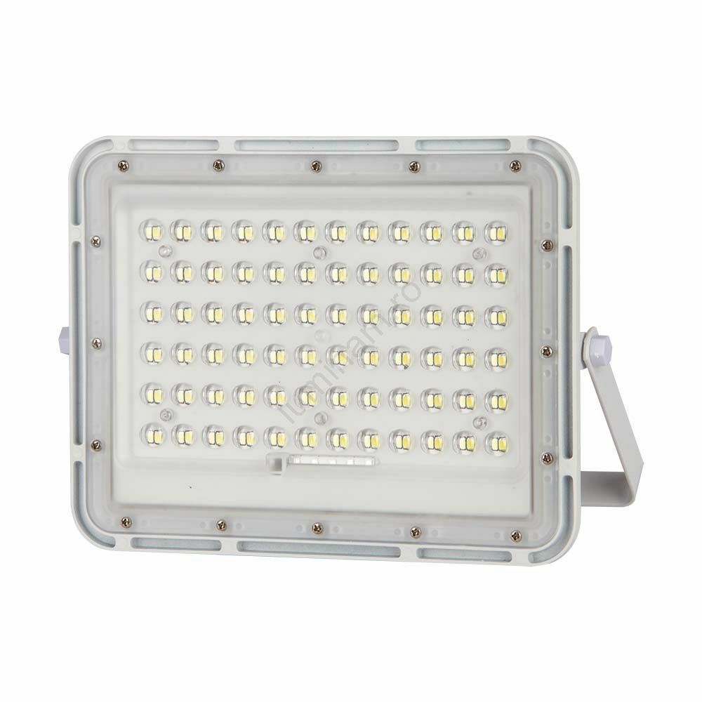 Proiector LED alb cu matrice SMD densa, montaj pe suport metalic reglabil, vedere frontala