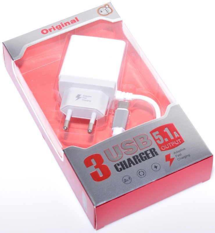 Incarcator retea 3 USB 5.1A in cutie rosie vazut din unghi lateral, cablu Tip C inclus