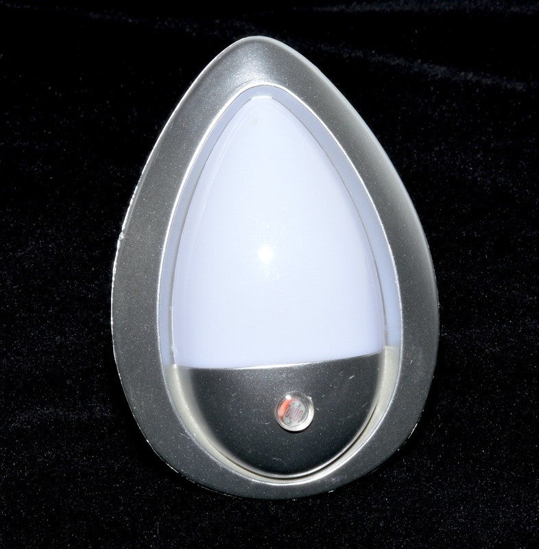 Lampa de veghe LED 4x LED, vedere frontala cu senzor foto-electric si difuzor opal