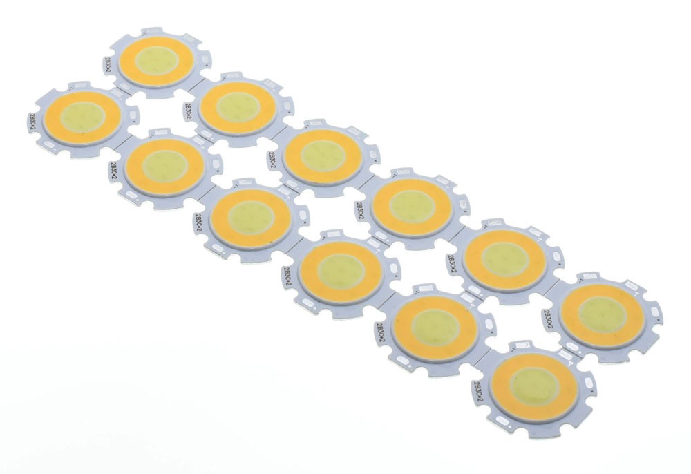 Lot de chipuri LED COB 28mm 7W multiple, aranjament diagonal pe fundal alb