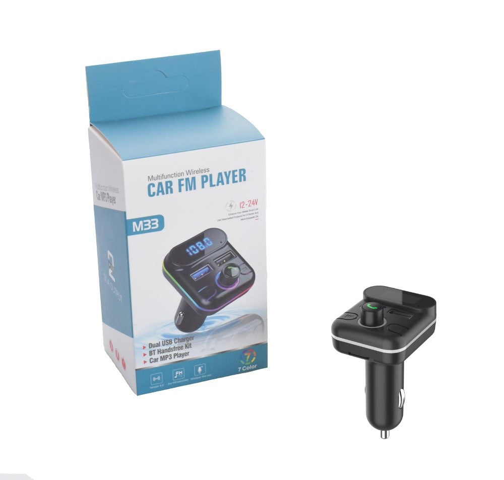 Modulator FM auto Bluetooth 5.0 si cutie de ambalaj, vedere frontala cu porturile USB vizibile