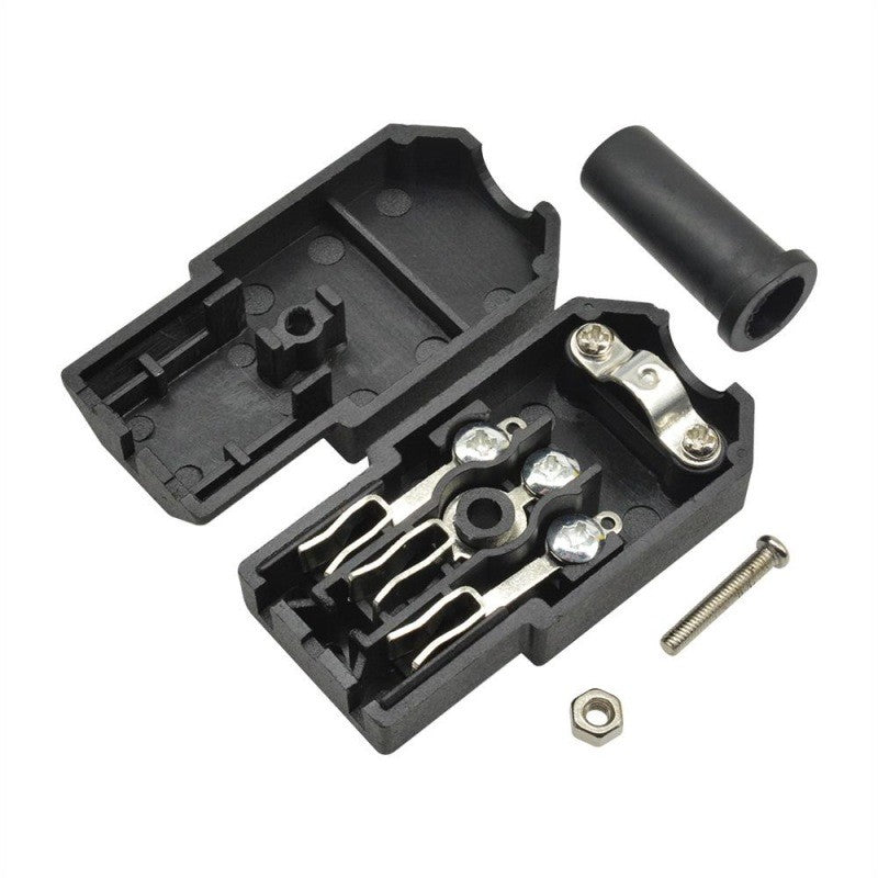 Interior conector IEC C13 deschis, detaliu borne metalice si accesorii de asamblare incluse in pachet