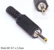 Mufa alimentare tata DC 0,7x2,5 mm cu corp plastic negru si arc de protectie cablu, conector baril mic