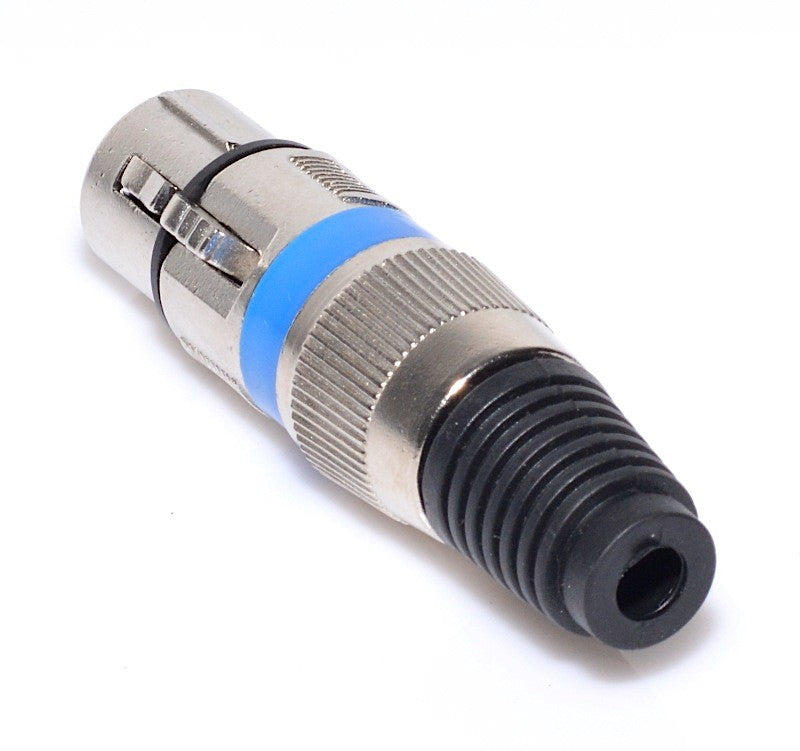 Conector XLR mama cu manson cauciuc, vedere laterala din spate cu orificiul de intrare cablu