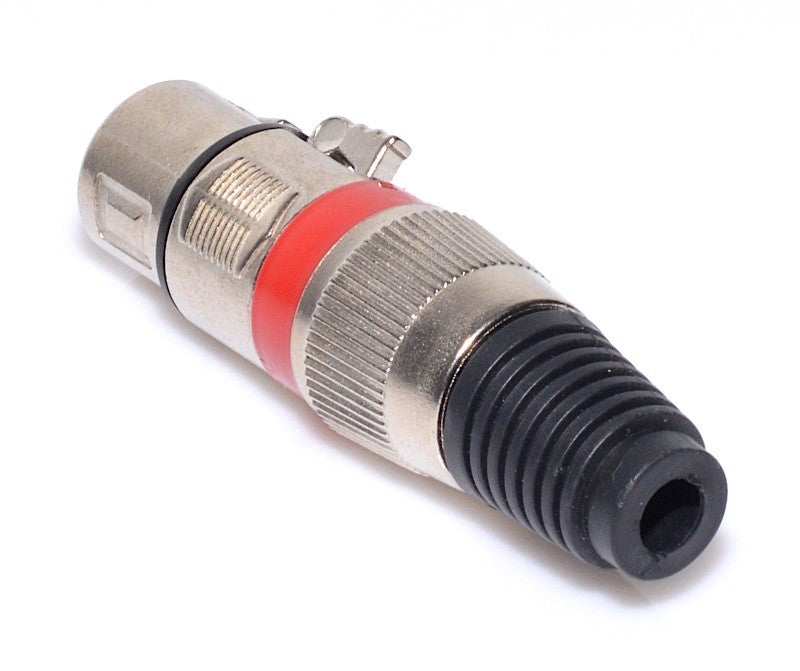 Conector XLR mama 3 pini vazut din spate, cu manson cauciuc nervurat si inel rosu de identificare
