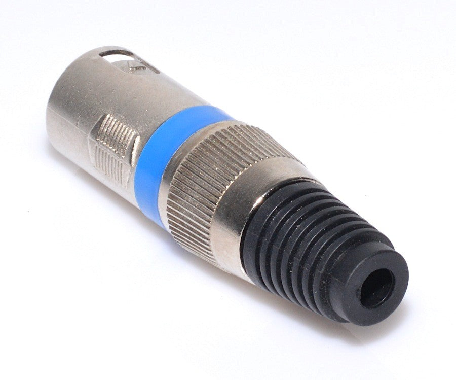 Conector XLR mascul cu inel albastru, vedere din spate cu intrare cablu si manson negru filetat