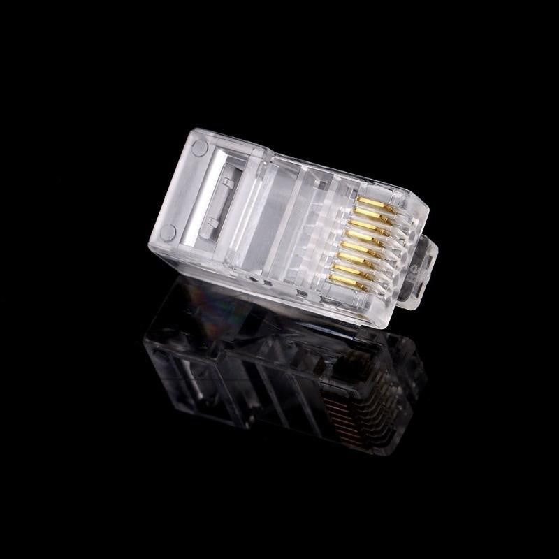 Mufa RJ45 CAT6 transparenta cu 8 pini auriti, vedere frontala cu reflexie pe suprafata