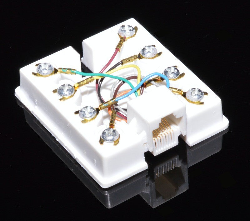 Priza UTP RJ45 aparenta, interior cu conductori si conector 8P8C in unghi diferit