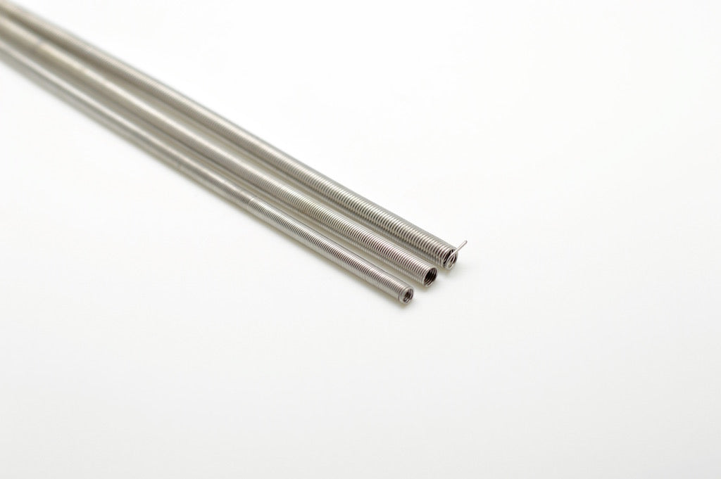Rezistenta spirala nichelina 800W, vedere detaliata a capetelor spirei metalice