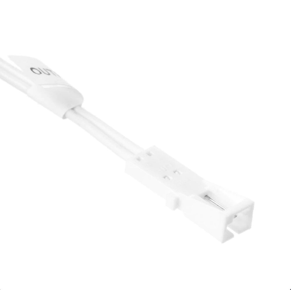 Conector tip clip alb pentru senzor PIR mini, detaliu iesire cablu cu eticheta OUTPUT