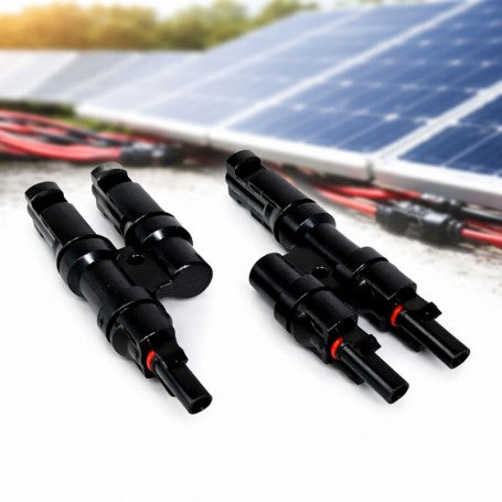Conectori MC4 tip Y montati in exterior langa panouri fotovoltaice, rezistenti la UV