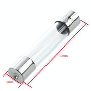 Siguranta rapida de sticla 15A 6x30mm cu capace metalice argintii, dimensiuni marcate cu rosu