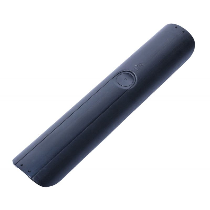 spatele telecomandei pentru TV, design negru mat, fara capac baterii