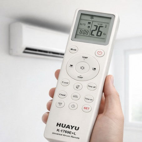 Telecomanda universala AC tinuta in mana, afisaj LCD cu temperatura setata la 26 grade