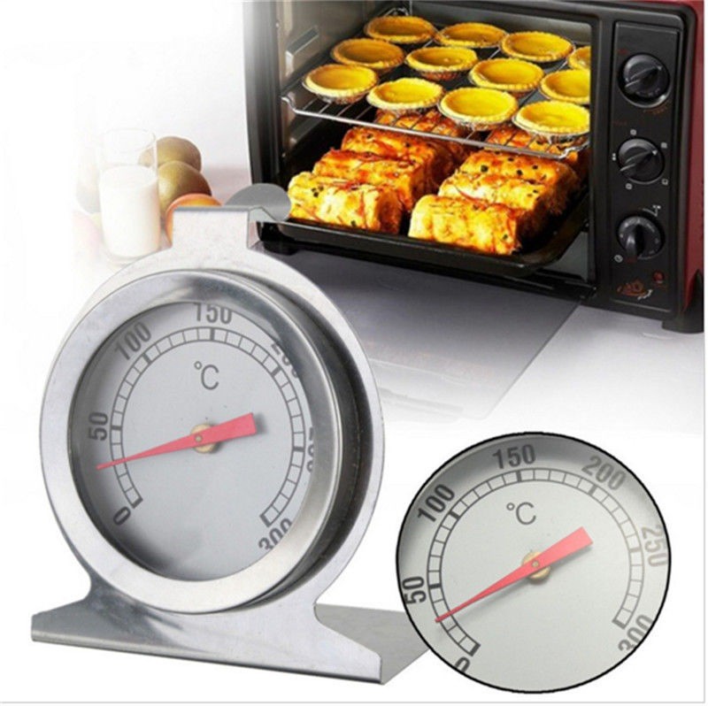 Termometru de cuptor 0-300°C in context de utilizare, cu detaliu al cadranului gradat