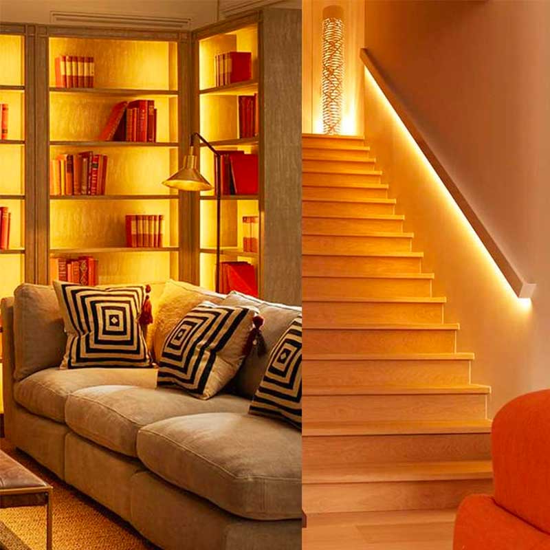 Banda LED alb-cald aplicata pe biblioteca si scara interioara, iluminat ambiental living